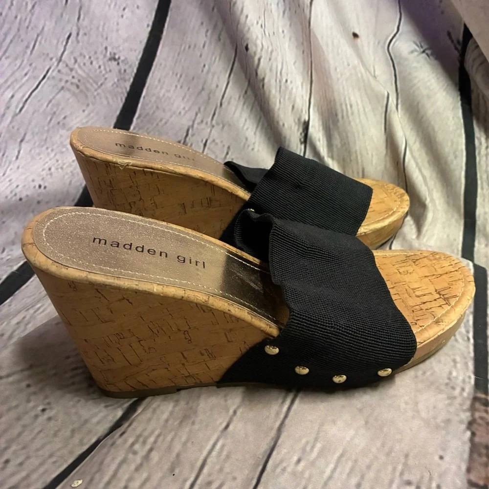 Madden Girl Women’s Nicolet Black Stretch Studded Slip On Wedge Sandals‎ Size 9